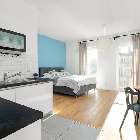 Klimatyczne I Nowoczesne Studio Very Berry W Poznaniu By Noclegi Renters Dış mekan fotoğraf