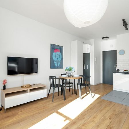 Klimatyczne I Nowoczesne Studio Very Berry W Poznaniu By Noclegi Renters Dış mekan fotoğraf